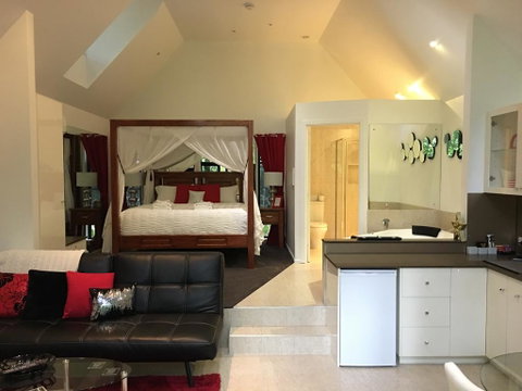 Linger A While Chalet - Kempsey Accommodation 0