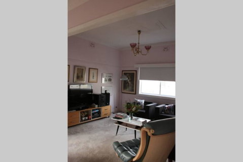 Lucys Artist Cottage - Kempsey Accommodation 1