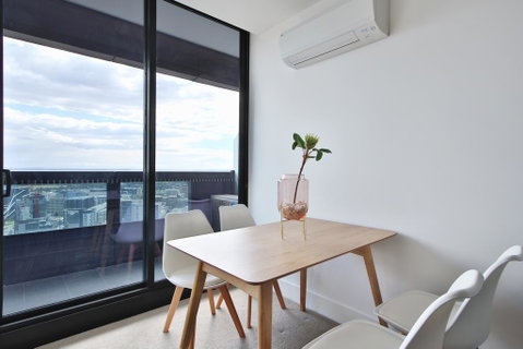 Luxurious And Chic 2BR Apartment In Melbourne CBD - Kempsey Accommodation 3