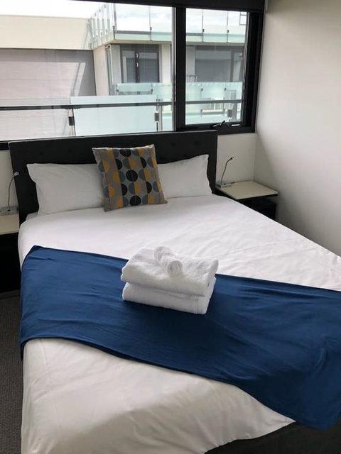 Luxury 2BR Yarra River Views WIFI-Netflix-Pool-Gym - Kempsey Accommodation 3