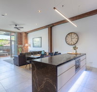 Luxury 3 brm 2 bath Woolstore apt with Courtyard - Kempsey Accommodation