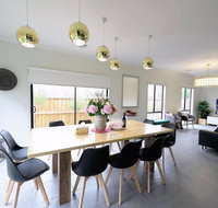 Luxury 9 BRM house in Melbourne - Kempsey Accommodation