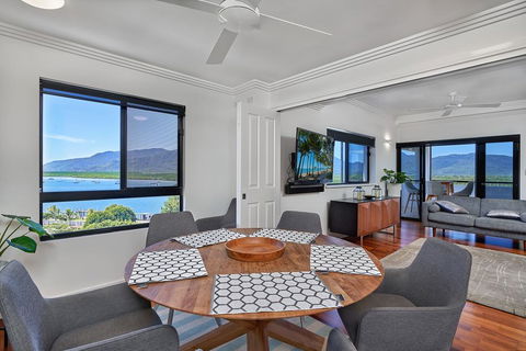 Luxury Cairns Penthouse Apt With Ocean Views (903) - Kempsey Accommodation 3