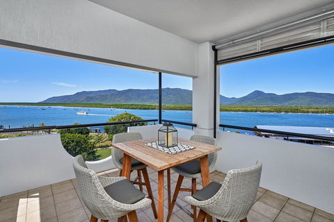 Luxury Cairns Penthouse Apt With Ocean Views (903) - Kempsey Accommodation 0