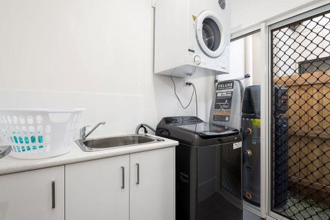 Luxury Home Close To Sleemans, QE2 Hospital & Griffith Uni - Kempsey Accommodation 1