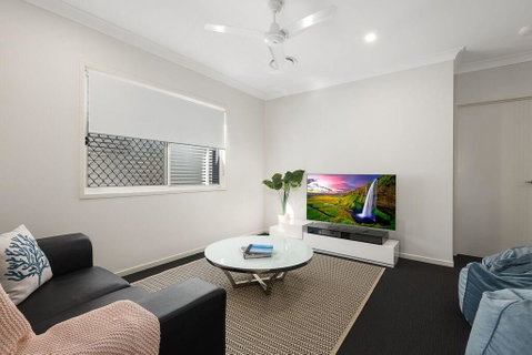 Luxury Home Close To Sleemans, QE2 Hospital & Griffith Uni - Kempsey Accommodation 0