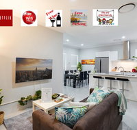 LUXURY HOUSE 10 MIN FROM BEACH WIFINETFLIX SLEEP 9 - Kempsey Accommodation