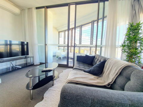 Luxury Level 2-bed 2-bath City View Apt In Olympic Park - Kempsey Accommodation 0