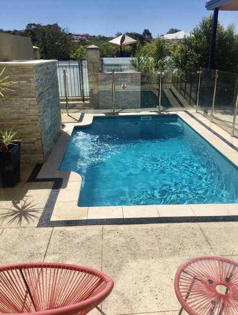 LUXURY VILLA W POOL & SPAS - Kempsey Accommodation 3