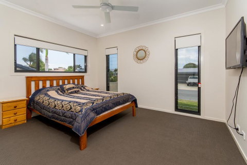 Luxury Waterfront Family Entertainer On Dolphin - Kempsey Accommodation 2