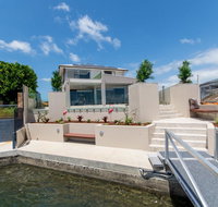 Luxury Waterfront Family Entertainer on Dolphin - Kempsey Accommodation