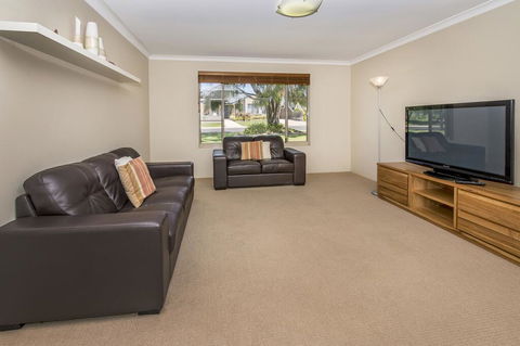 Macs Manor - Kempsey Accommodation 3