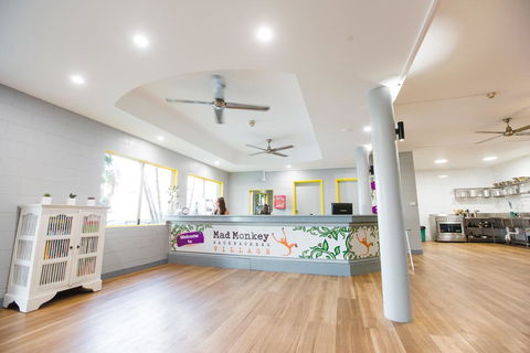 Mad Monkey Backpackers Village - Kempsey Accommodation 1