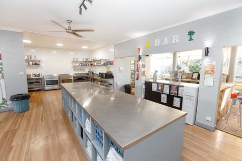 Mad Monkey Backpackers Village - Kempsey Accommodation 2