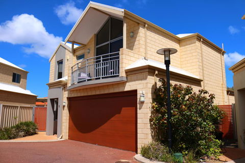 MANDURAH On The TERRACE - Kempsey Accommodation 0