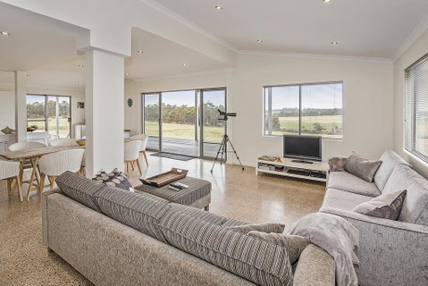 Margaret River Farmhouse - Kempsey Accommodation 3