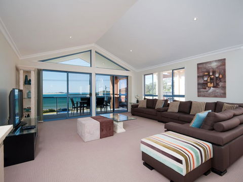 Marine Dr 2/68 - Fingal Bay - Kempsey Accommodation 3