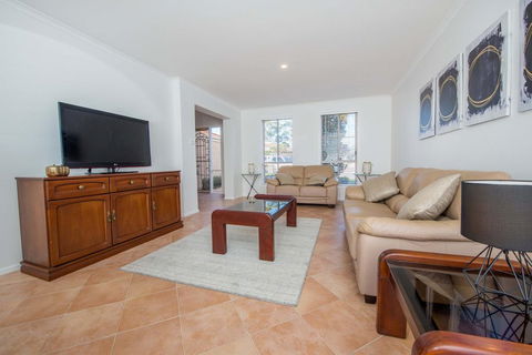 Mariner Beach House - Salamander Bay - Kempsey Accommodation 1