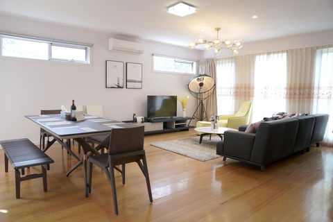 Melbourne Luxury Villa At Doncaster - Kempsey Accommodation 0
