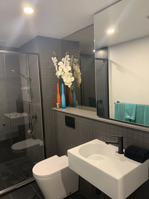 Midnight@Braddon Modern Executive Apt, Pool, Sauna, Secure Parking, Wine - Kempsey Accommodation 2