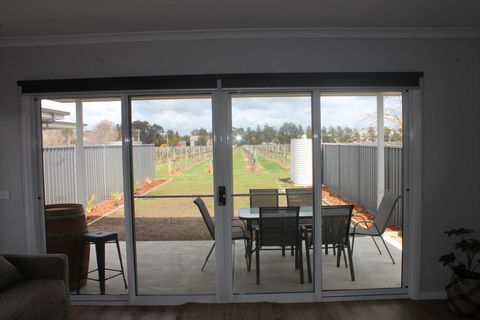 Milawa Vineyard Views - Guesthouse 2 - Kempsey Accommodation 2