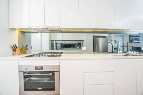 Minimalism Modern Apartment, Waterview, Parking, IGA - Kempsey Accommodation 3