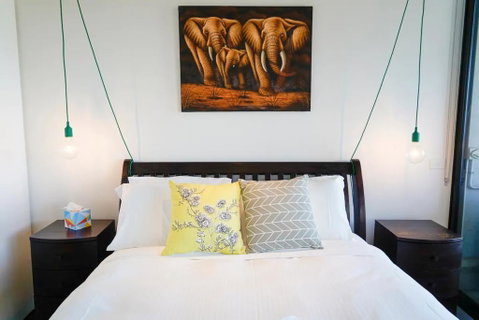 Modern 2 Bedroom Apartment With City Views - Kempsey Accommodation 3