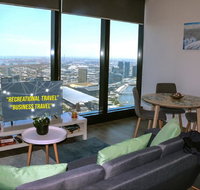 Modern 2BR 2BT Apt with Stunning Ocean Views Netflix Gym Pool and Wine - Kempsey Accommodation