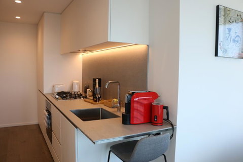 Modern 2BR 2BT Apt With Stunning Ocean Views, Netflix, Gym Pool And Wine - Kempsey Accommodation 2