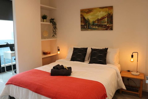 Modern 2BR 2BT Apt With Stunning Ocean Views, Netflix, Gym Pool And Wine - Kempsey Accommodation 3