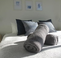 Modern 3 Bedroom Apt With FREE Parking Netflix Wifi  Welcome Wine by BnB Pro - Kempsey Accommodation