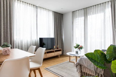 Modern And Trendy 2 Bedroom Apartment In Lovely Southbank - Kempsey Accommodation 0