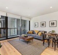Modern apartment with balcony near Kings Domain - Kempsey Accommodation