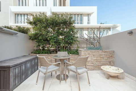 Modern Bronte Apt. W/ Ocean Views, Just Minutes Walk To Beach! - Kempsey Accommodation 1