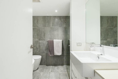 Modern Bronte Apt. W/ Ocean Views, Just Minutes Walk To Beach! - Kempsey Accommodation 2