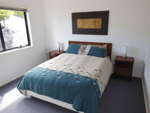 Modern Hobart Apartment With Stunning Views - Kempsey Accommodation 1