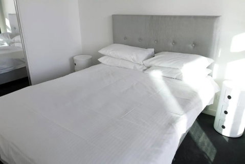 Modern Light-Filled 1 Bed In South Melbourne - Kempsey Accommodation 3