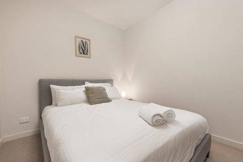 Modern One Bed Room With Balcony - Kempsey Accommodation 1