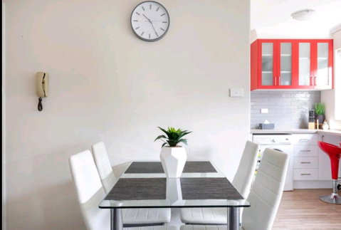 Modern St Kilda East Apartment - Free Parking - Kempsey Accommodation 1