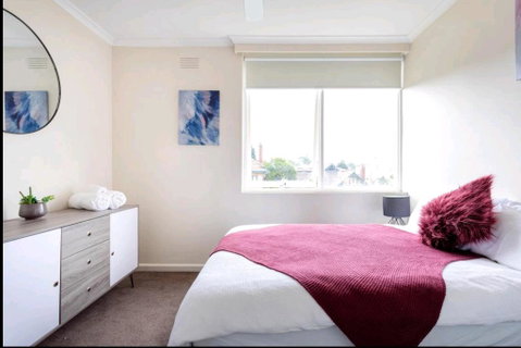Modern St Kilda East Apartment - Free Parking - Kempsey Accommodation 0