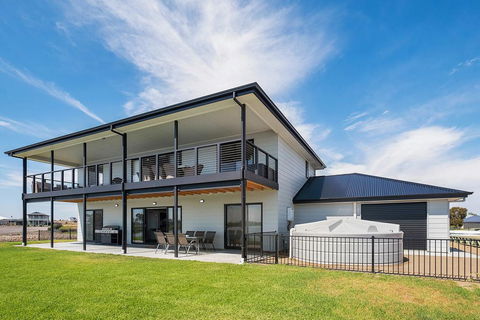 Moments On The Water - Kempsey Accommodation 3