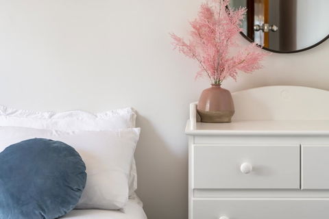 Moonah House-10 Mins To CBD & MONA, 4BR, 2 BATH, Great View, Park 3 Cars, Sleep 11, King Bed, En-suite - Kempsey Accommodation 1