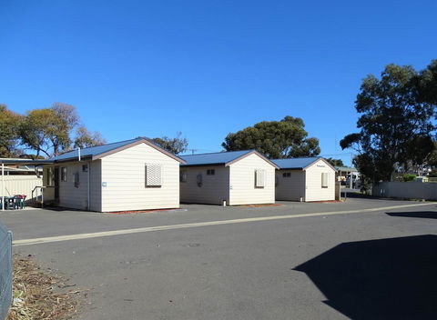 Moonta Bay Cabins - Kempsey Accommodation 0