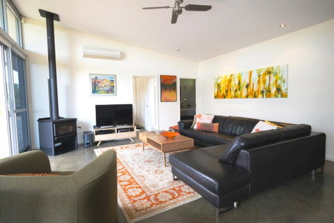 Moriarty Studio - Chic Couples Retreat - Kempsey Accommodation 3