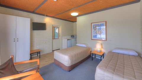 Motel Meneres - Kempsey Accommodation 2