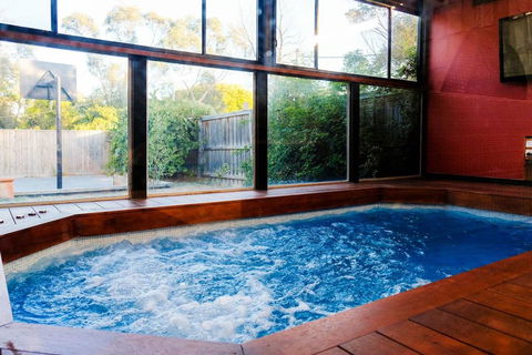 Mountain Retreat Villa - Kempsey Accommodation 1