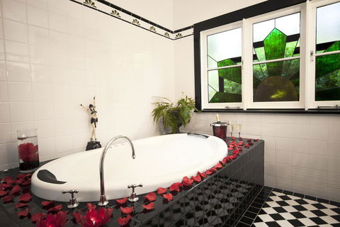 Mountain Whispers The Gatsby - Kempsey Accommodation 3
