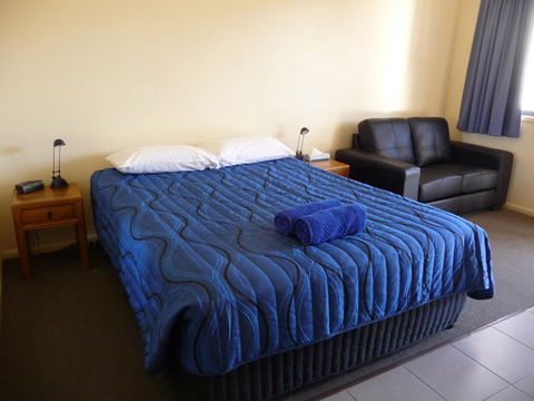 Moura Motel - Kempsey Accommodation 0