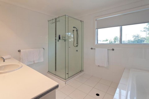 Mulloka Villa. Sunshine Coast Minyama - Kempsey Accommodation 3