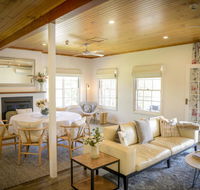 Myrtle Tree Lodge - Flowers Kangaroo Valley - Kempsey Accommodation